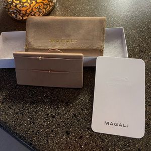 Pink string necklace and bracelet set with small diamonds by Magal